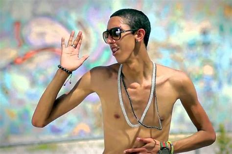 He represents the new generation of Latino rappers but instead of using tattoos, big muscles, a gangster attitude and a lot of bling-bling, Peter La Anguila has captured the attention of social media with fun reggaeton dancing moves.